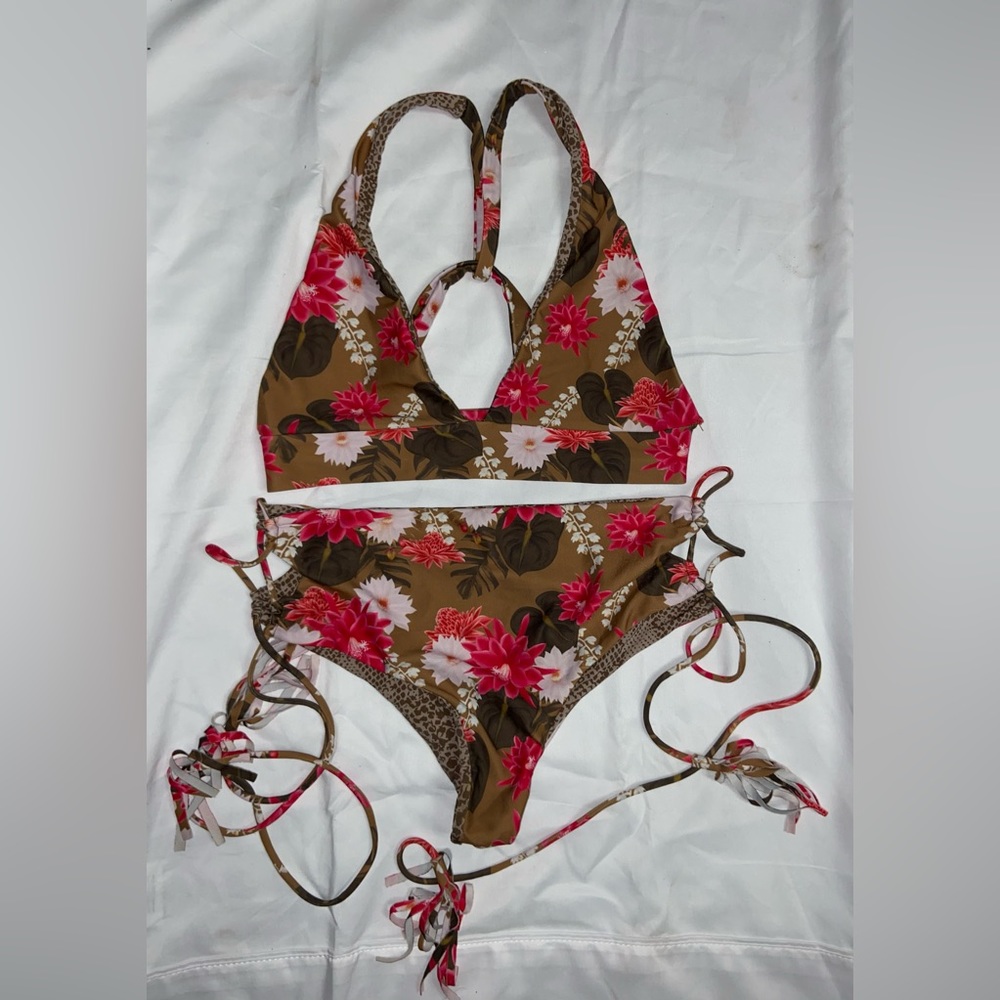 Acacia lei day both medium